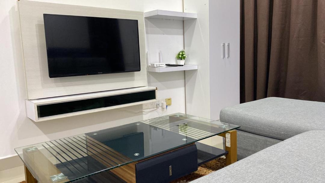 Cybersquare Vertex Soho Netflix Apartment *