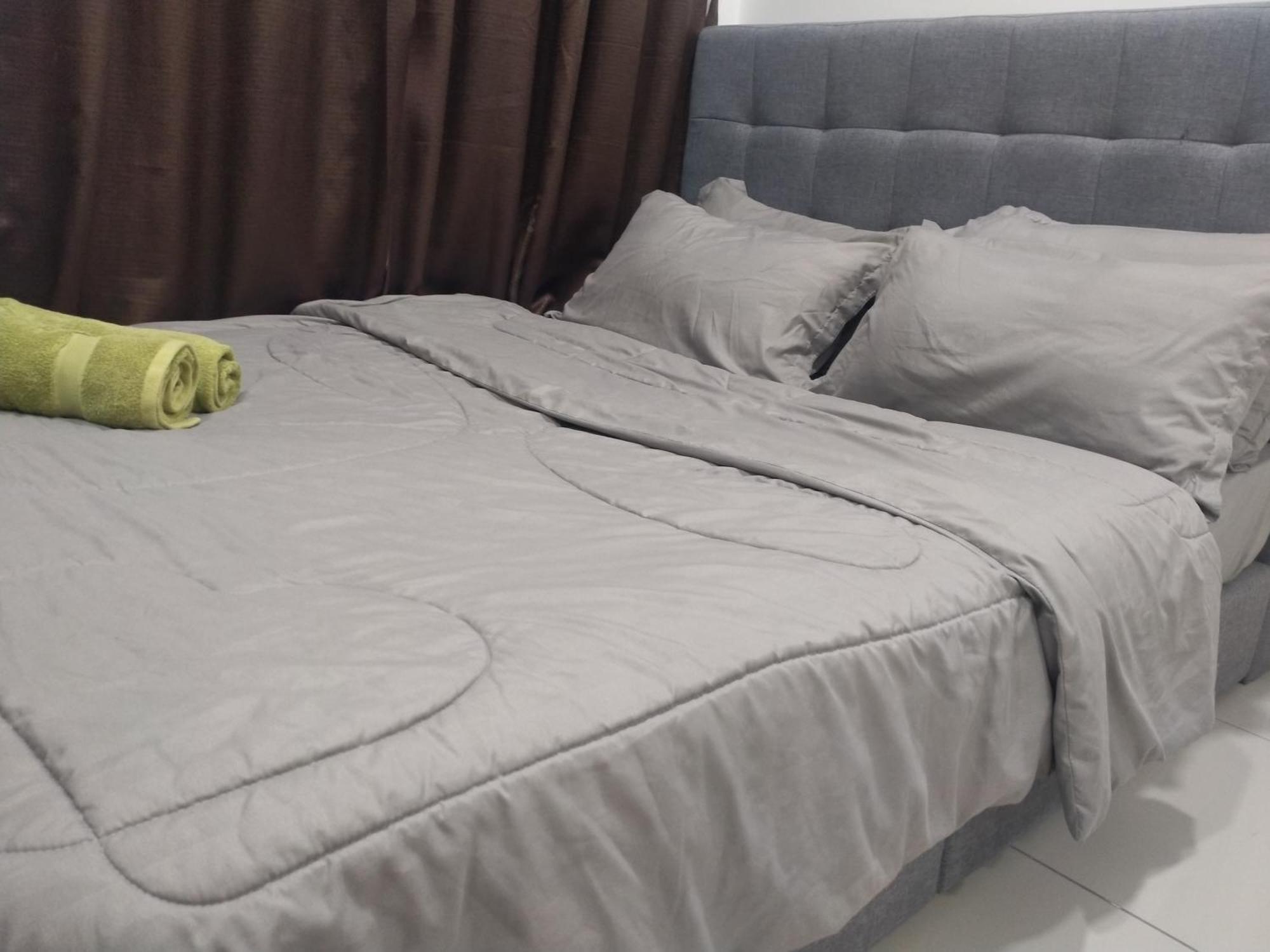 Cybersquare Vertex Soho Netflix Apartment *