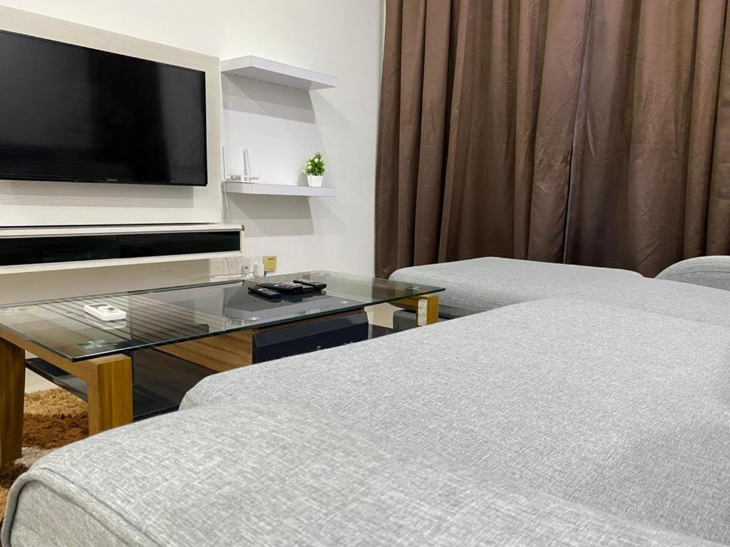 Cybersquare Vertex Soho Netflix Apartment *